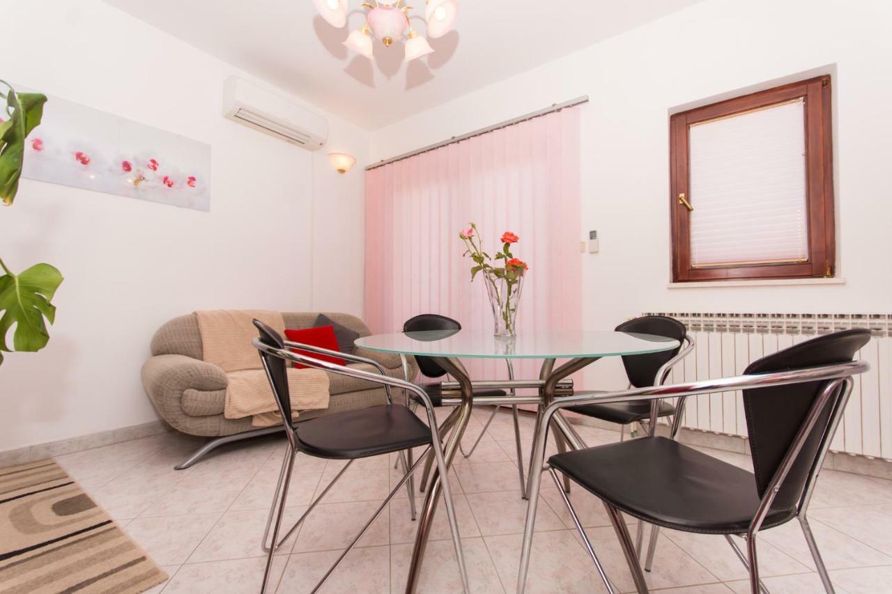 Apartman Mina โตรกีร์ ภายนอก รูปภาพ
