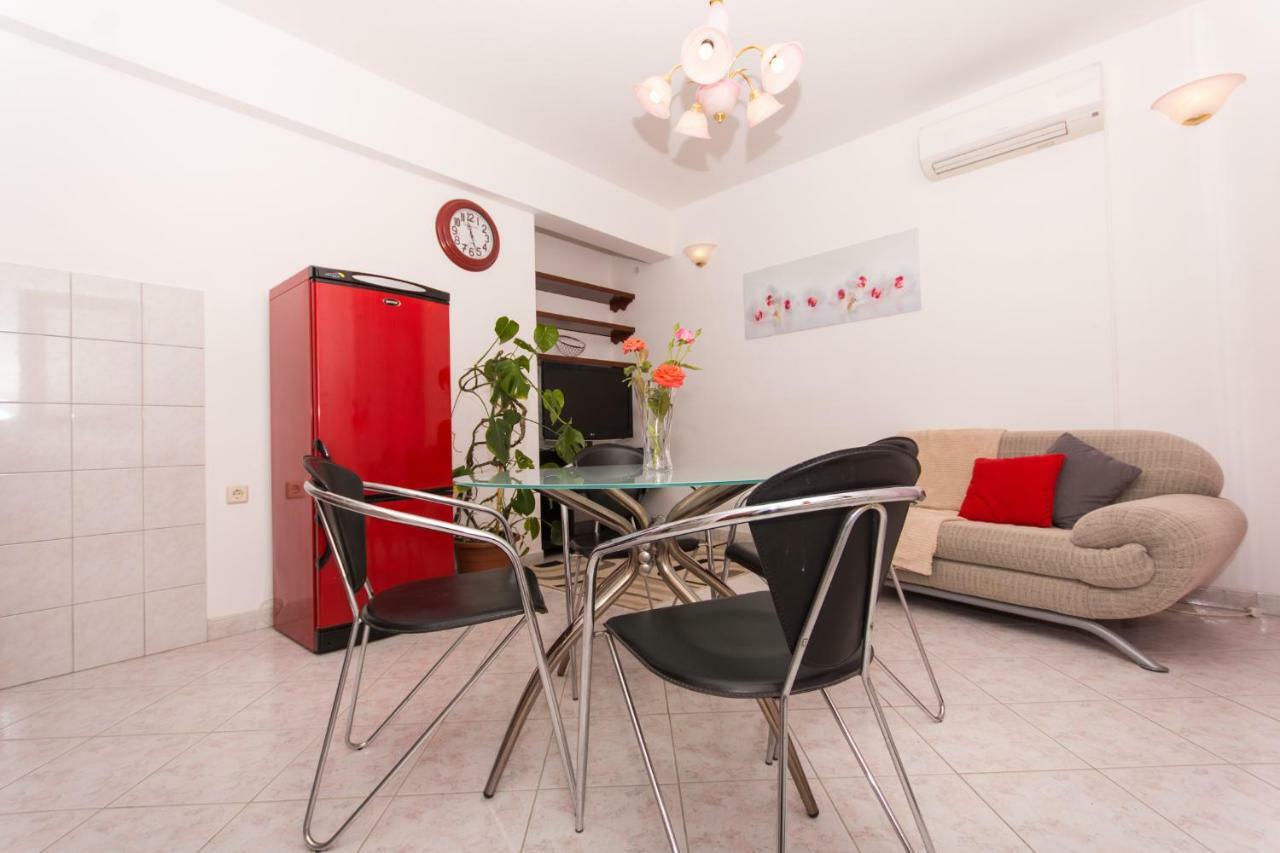 Apartman Mina โตรกีร์ ภายนอก รูปภาพ